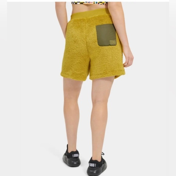 UGG Women's Camilia Sherpa Shorts‎ Polyester in Relish/Sapling, Size Small new - Picture 2 of 4